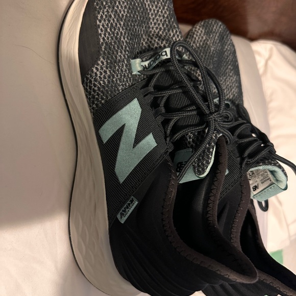 New Balance Shoes - Picture 2 of 4